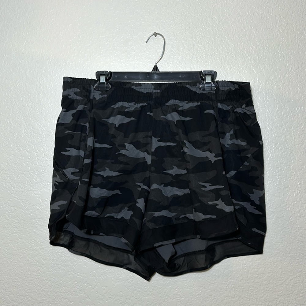 ATHLETA MESH RACER RUN SHORT 4" Size 1X